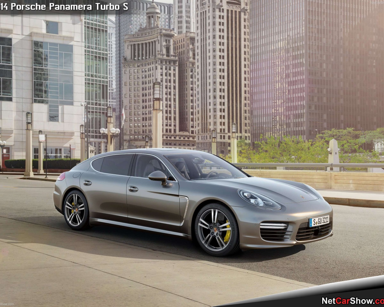 Porsche Panamera Turbo S в городе