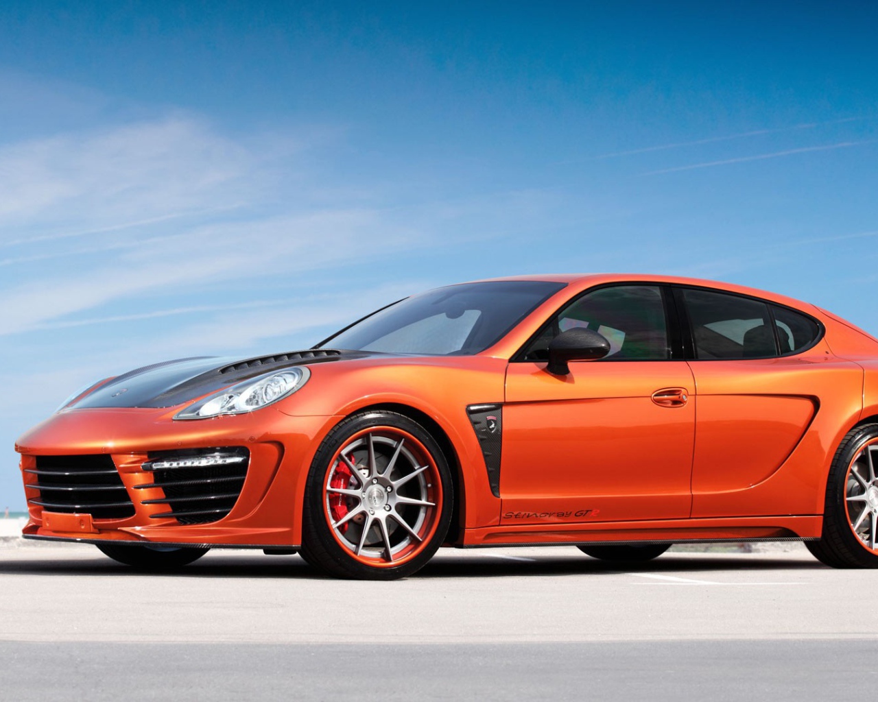 Porsche Panamera бок