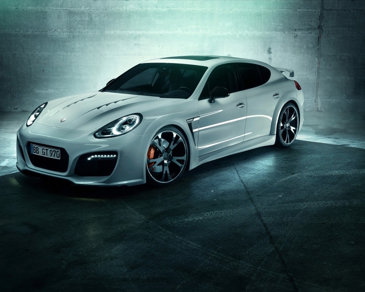 Белый Porsche Panamera Turbo S 2014