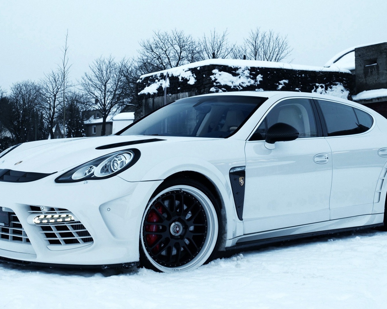 Порш Панамера на снегу