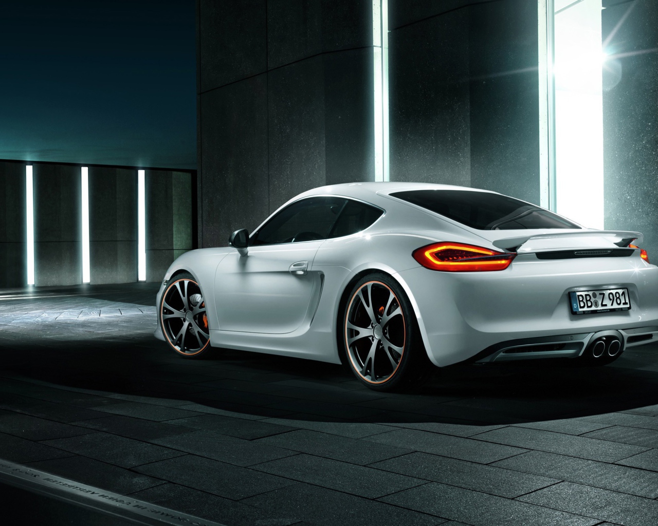 Порш в гараже