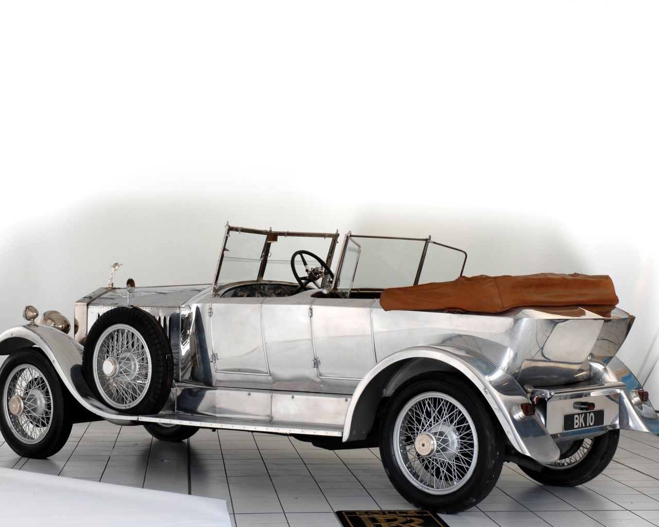 Автомобиль Ролс ройс