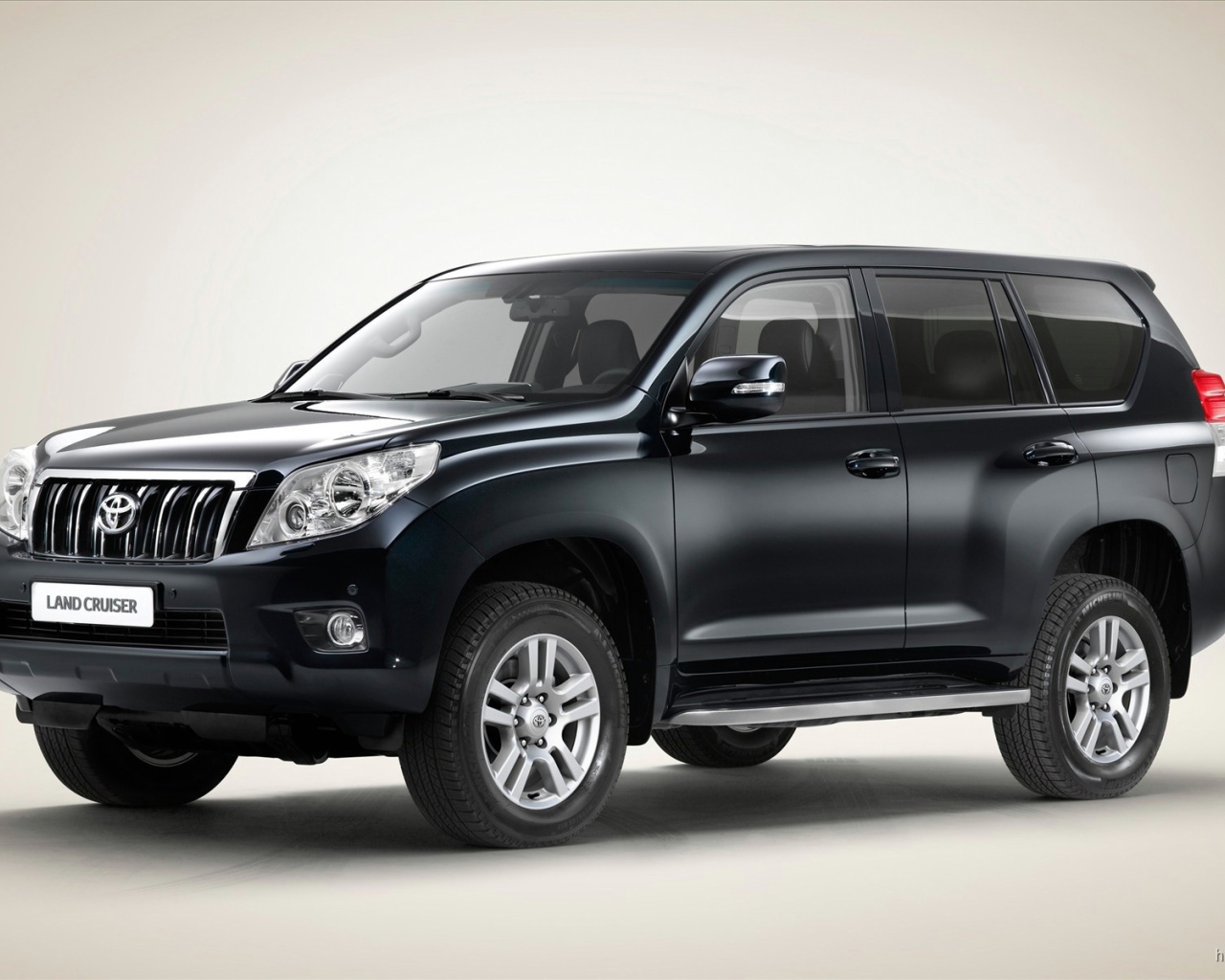 Тойота Land Cruiser черный