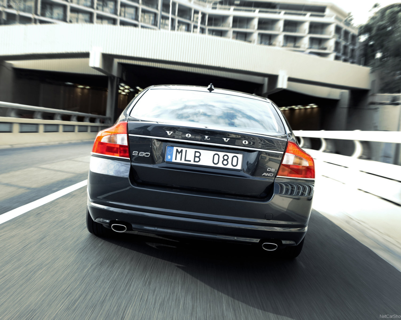  Volvo S80 сзади