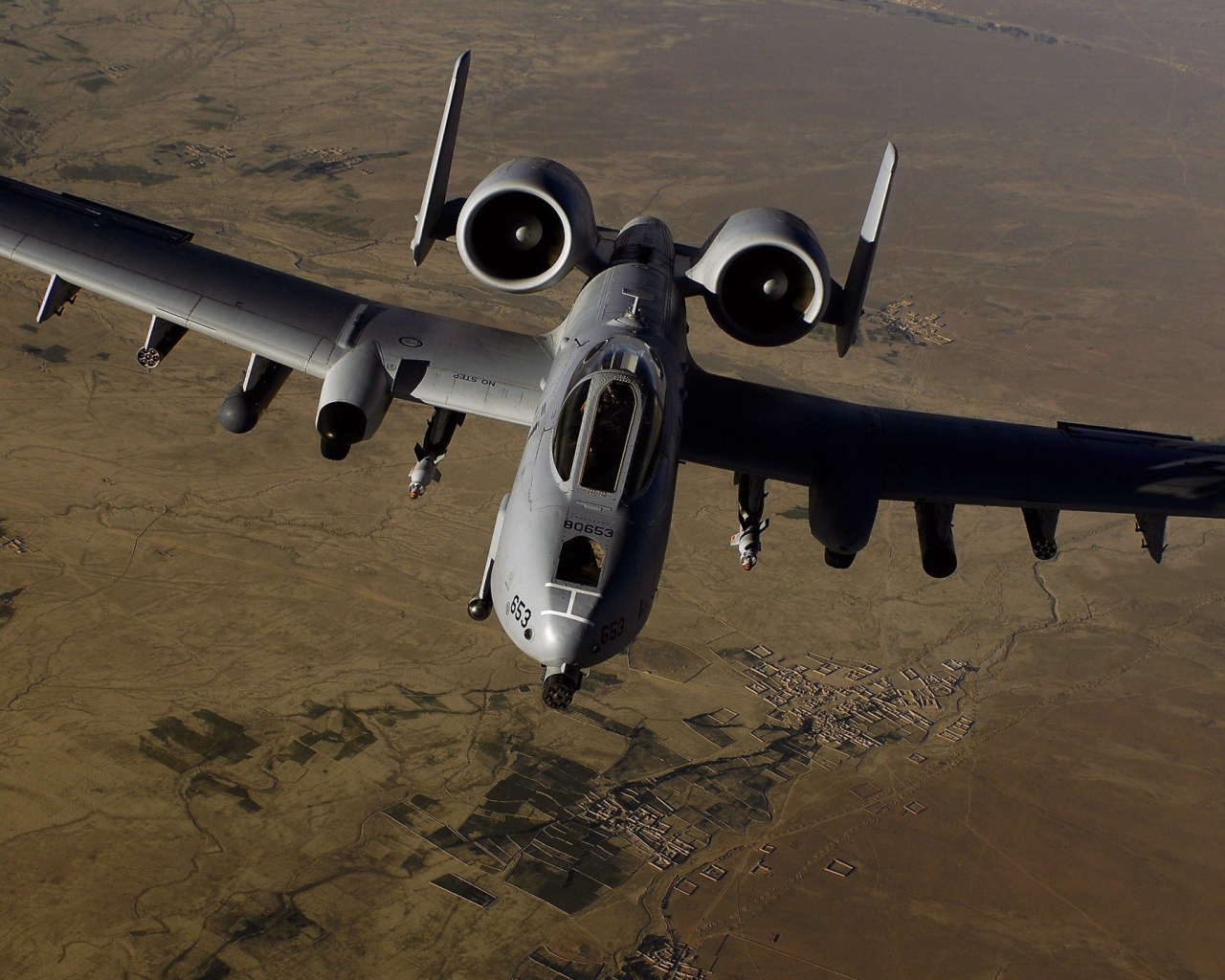 Военный самолет А-10