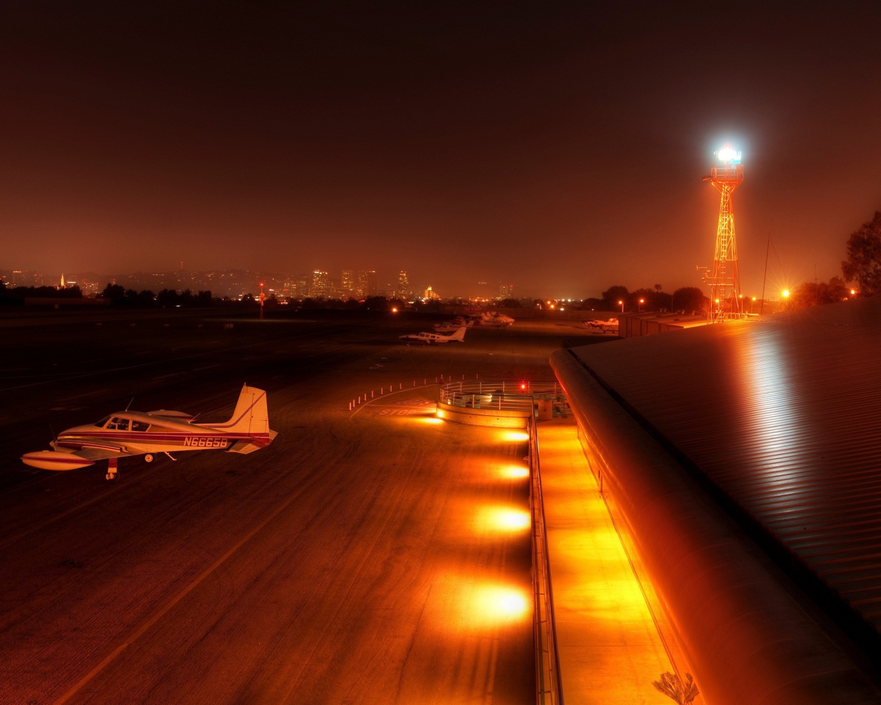 Ночной аэропорт