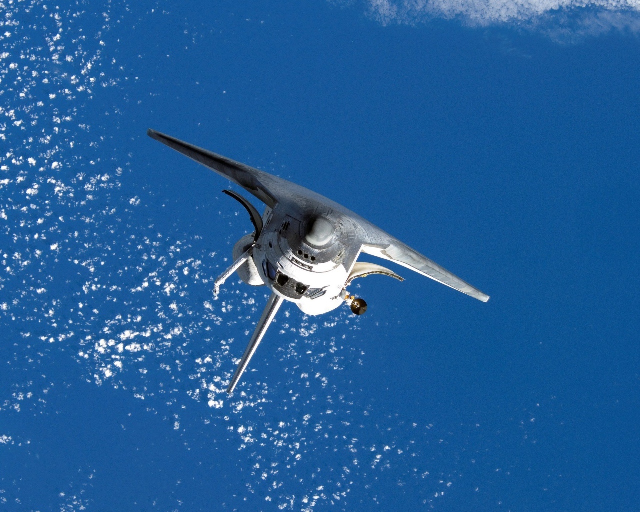 Космический шатл в полете