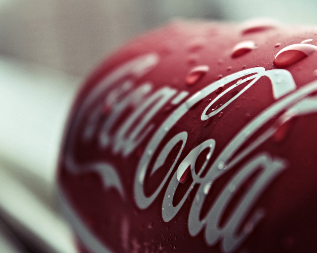 Холодная бутылка Coca Cola