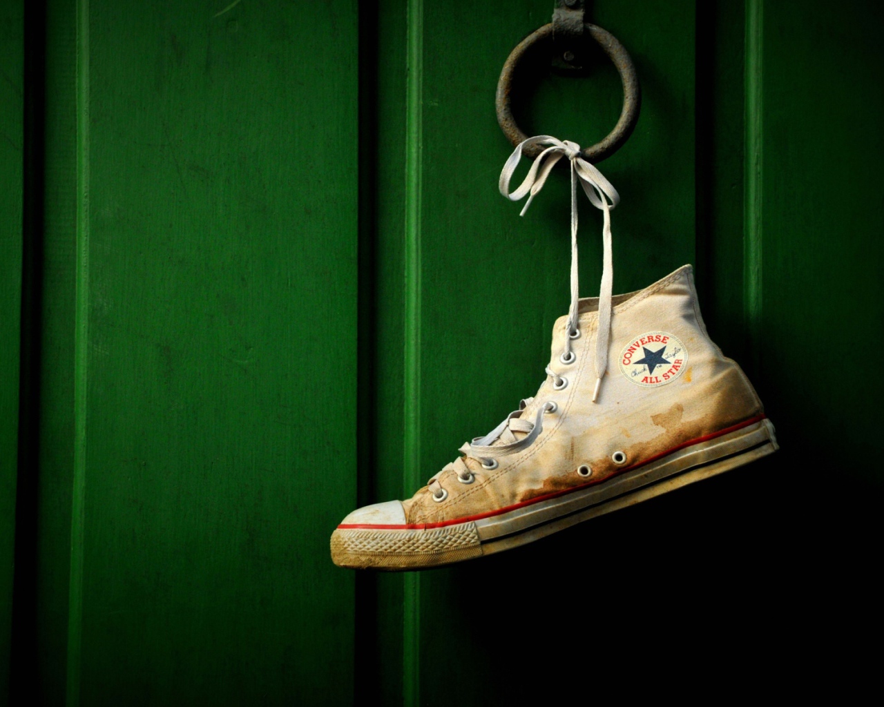 Converse обувь на двери