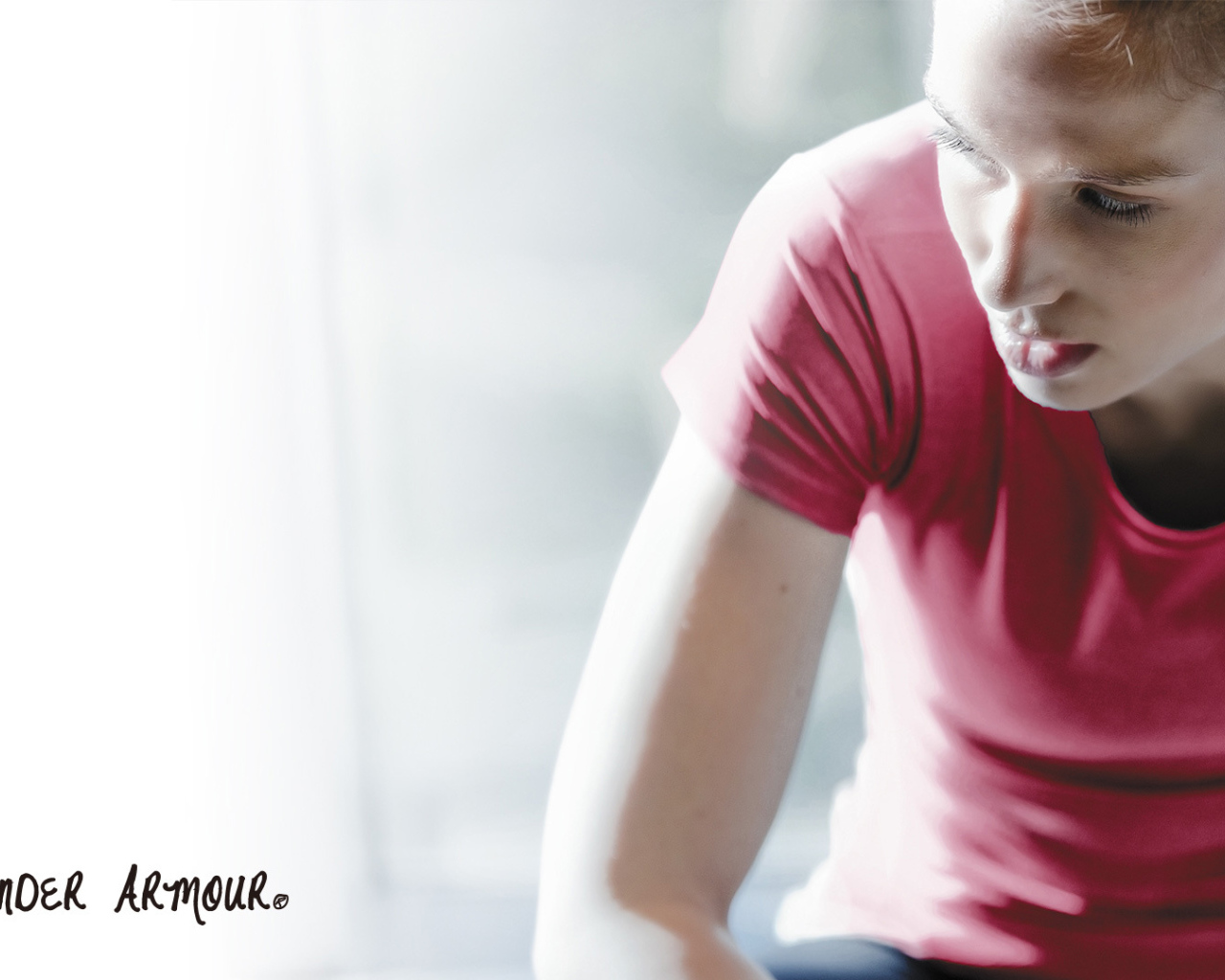 Девочка в розовой рубашке Under Armour