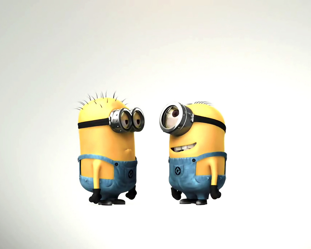 Миньоны смотрят друг на друга