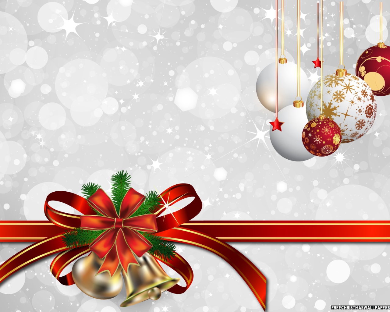 Колокольчики и ёлочные игрушки на белом фоне на рождество