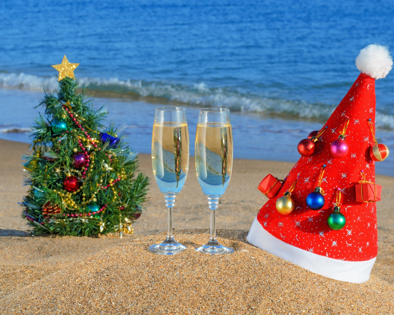 Шампанское на рождество в тёплой стране