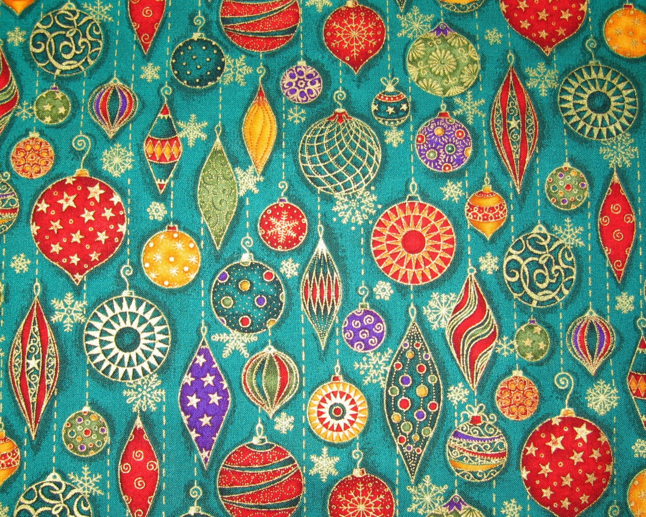 Ткань с рисунком ёлочных игрушек на рождество