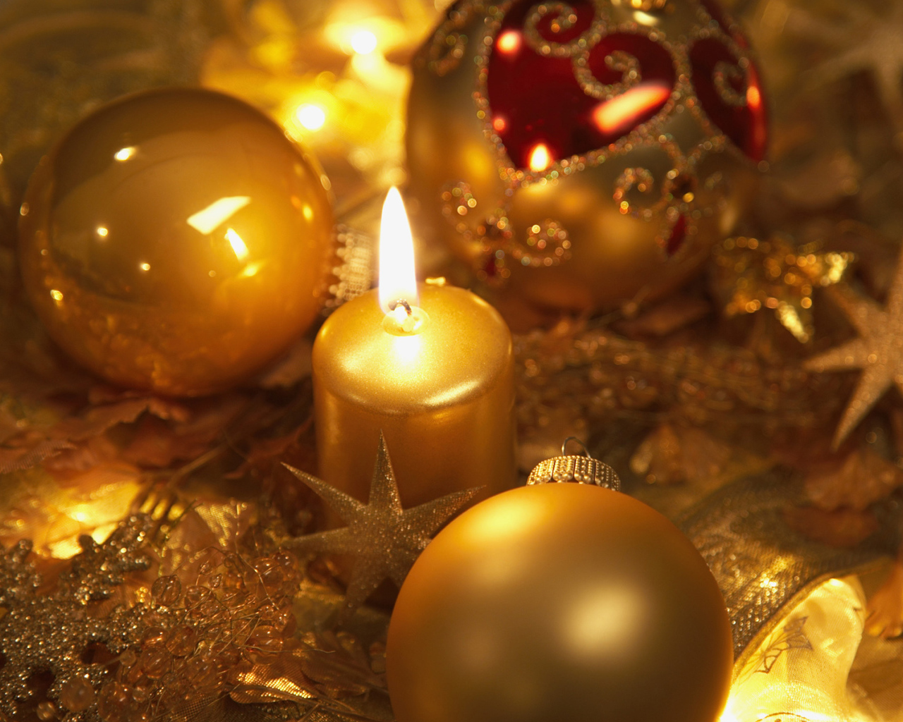 Украшения золотого цвета на рождество