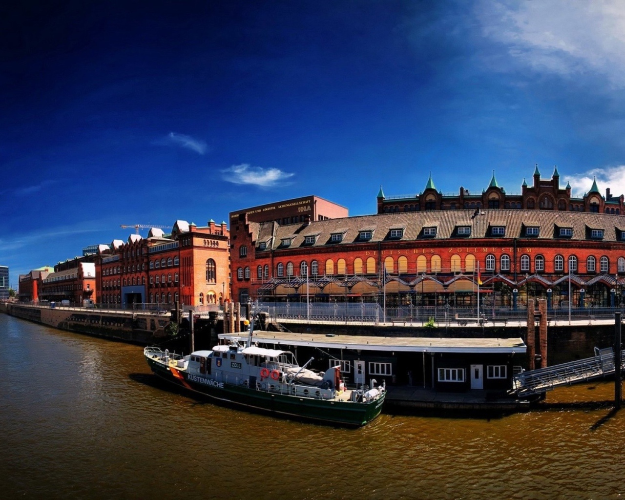  Катер у Городского причала