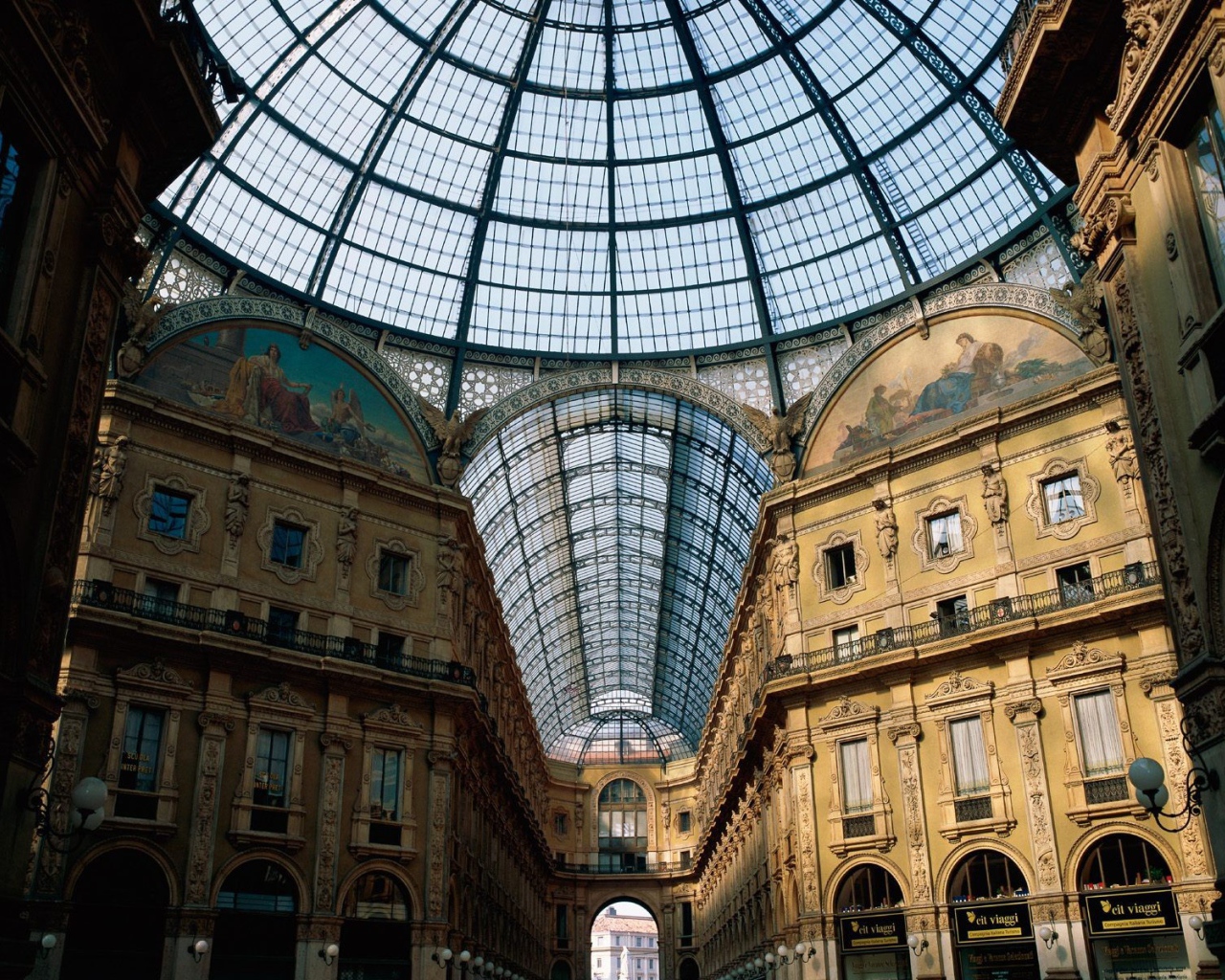 Итальянский собор под стеклянным куполом