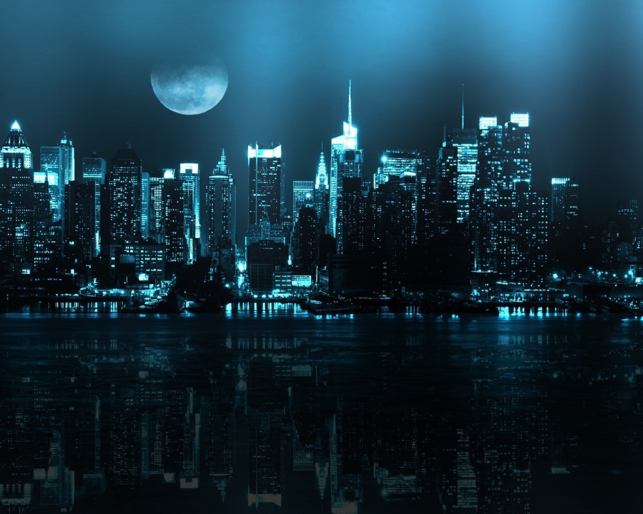 Луна над ночным городом