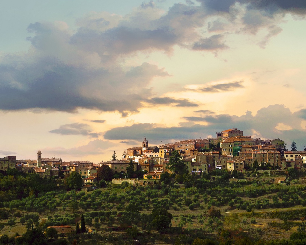 Старый город на холме