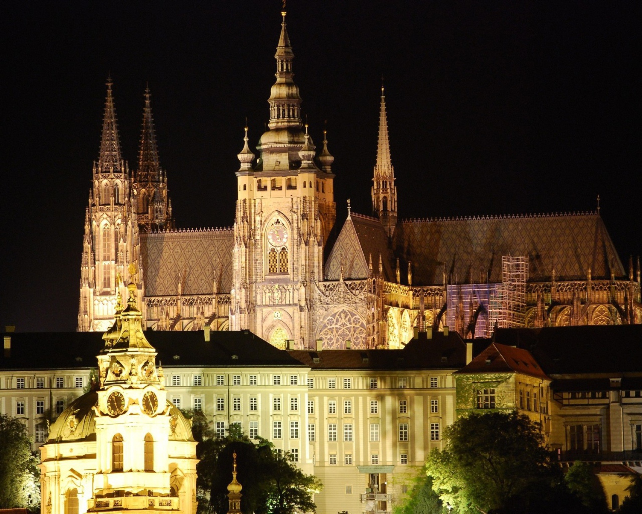 Архитектурный ансамбль с часами