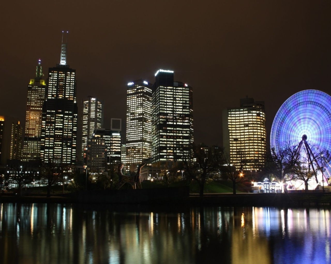 Пейзаж ночного города