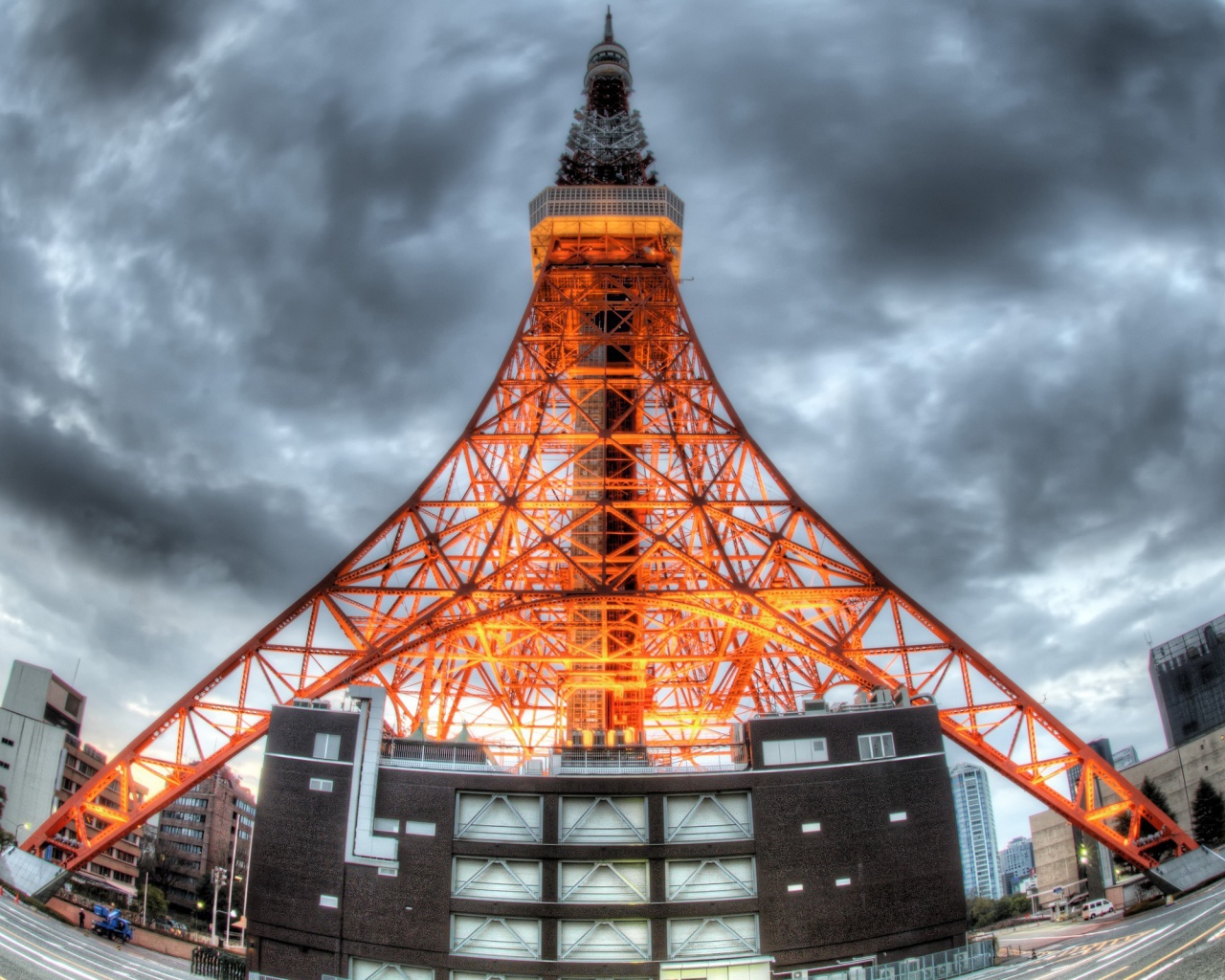 Теле башня в городе