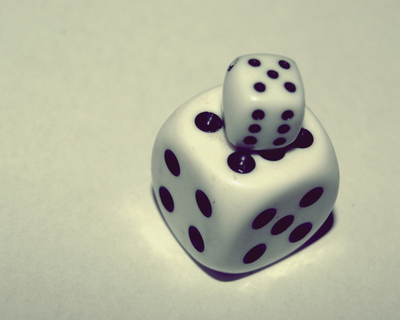 Белые игральные Кости