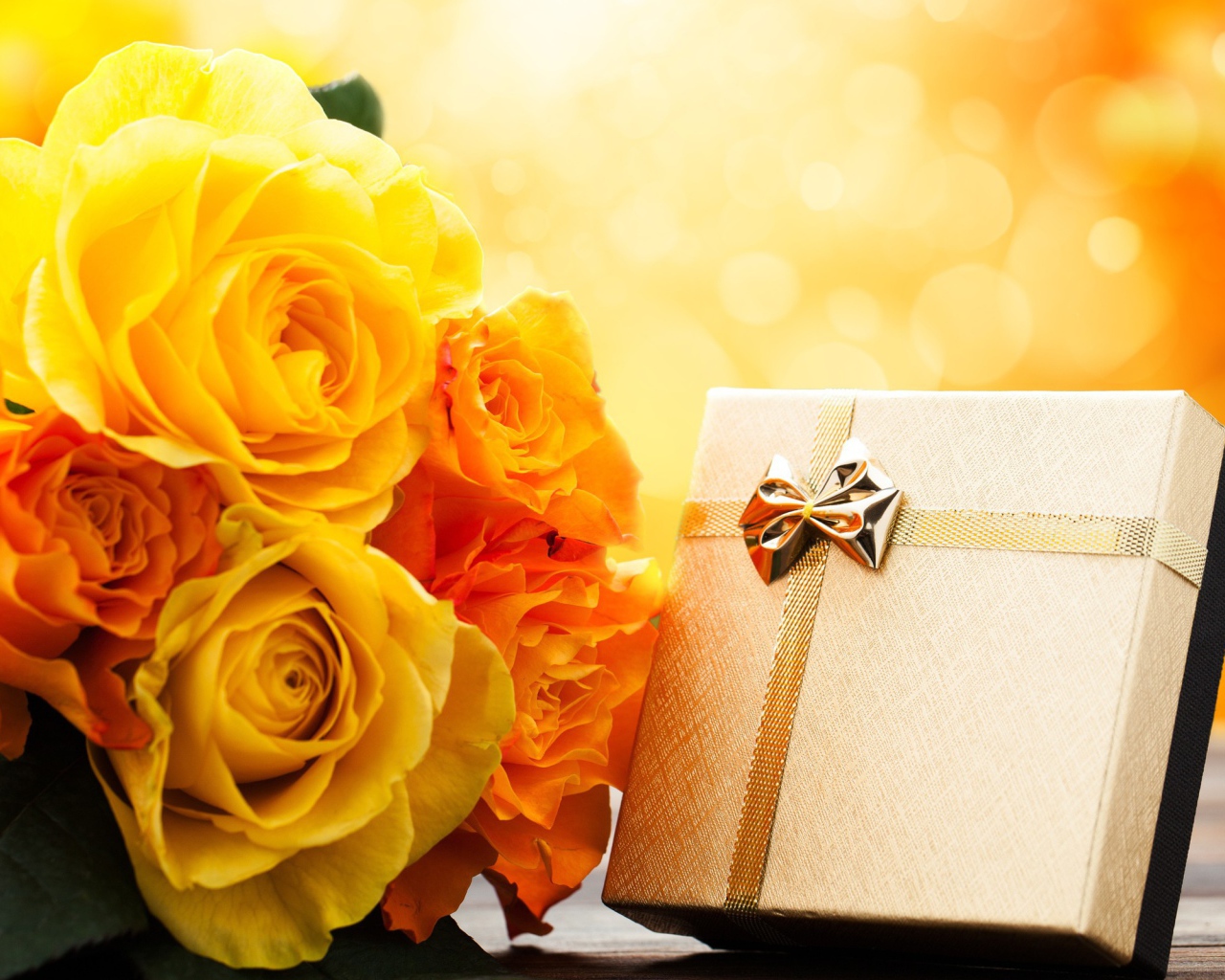 Подарок с желтыми цветами