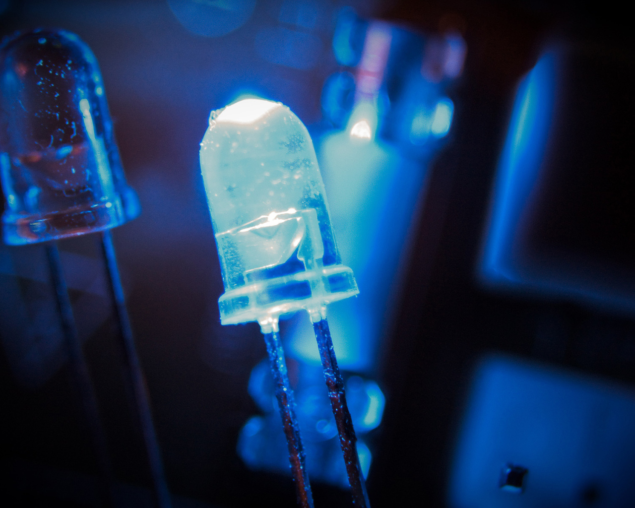 Светящийся светодиод