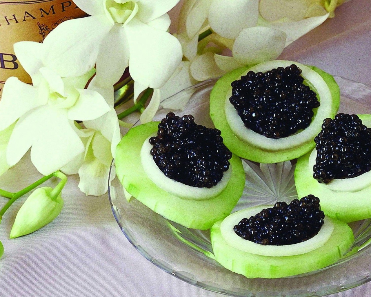 Бутерброды с черной икрой