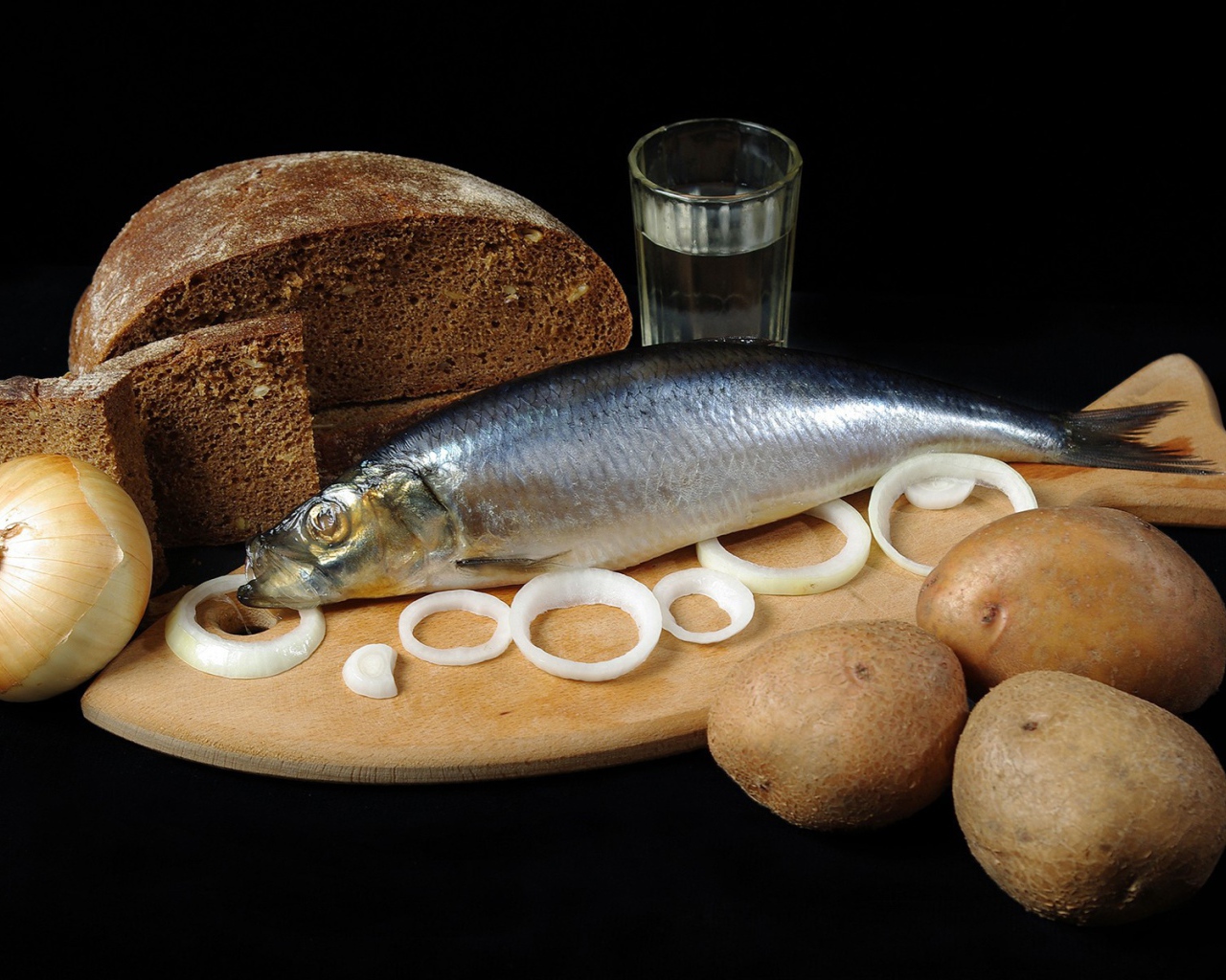 Водка и селедка