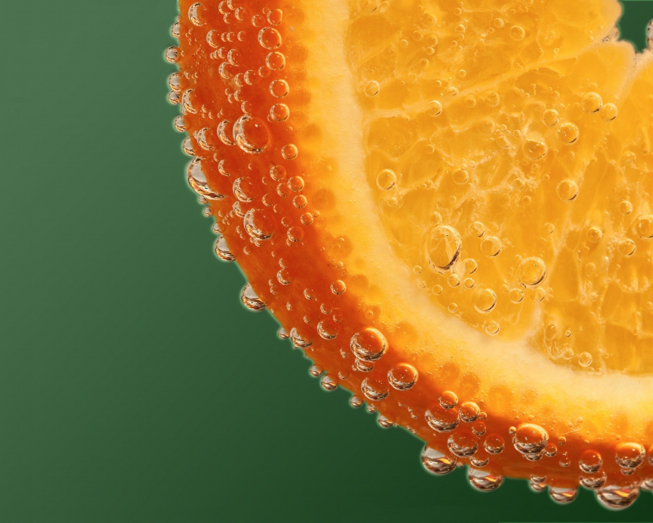 Апельсин в капельках