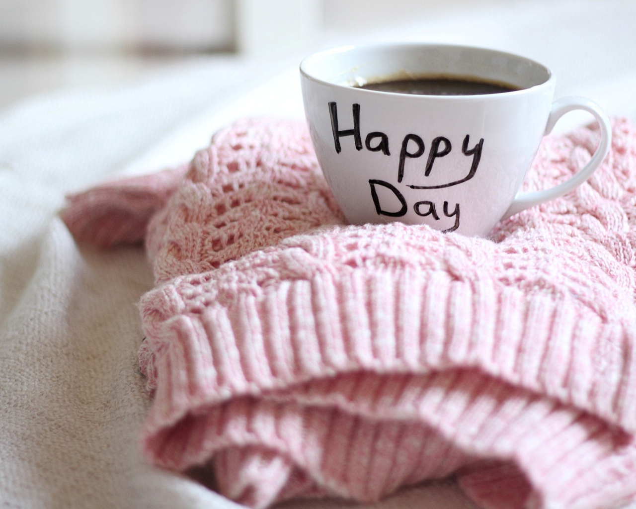 My coffee day. Кофе свитер утро. Кружка в свитере. С добрым утром вязаная Кружка. Доброе утро свитер кофе.