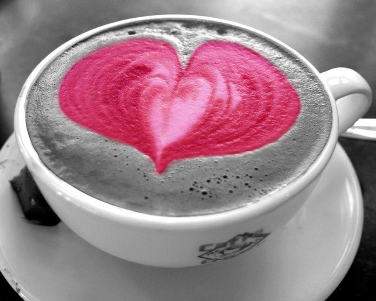 Кофе с пенкой сердечком
