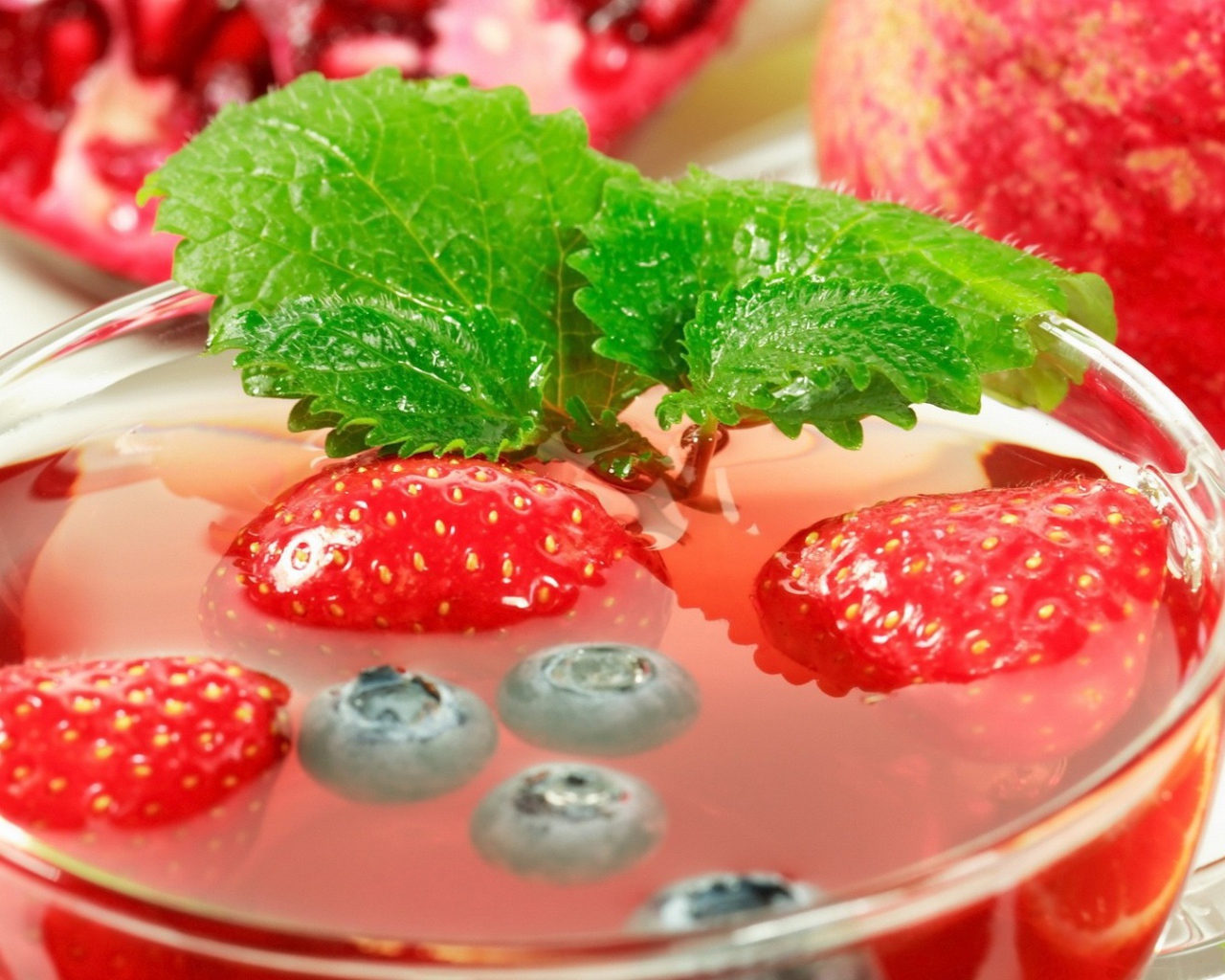 Ягодный десерт