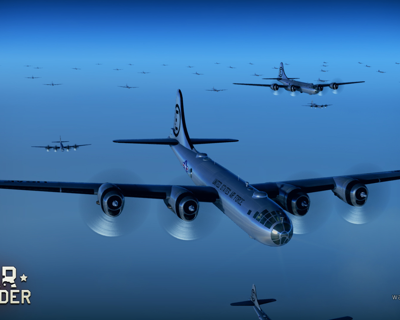 War Thunder военные самолеты в голубом небе