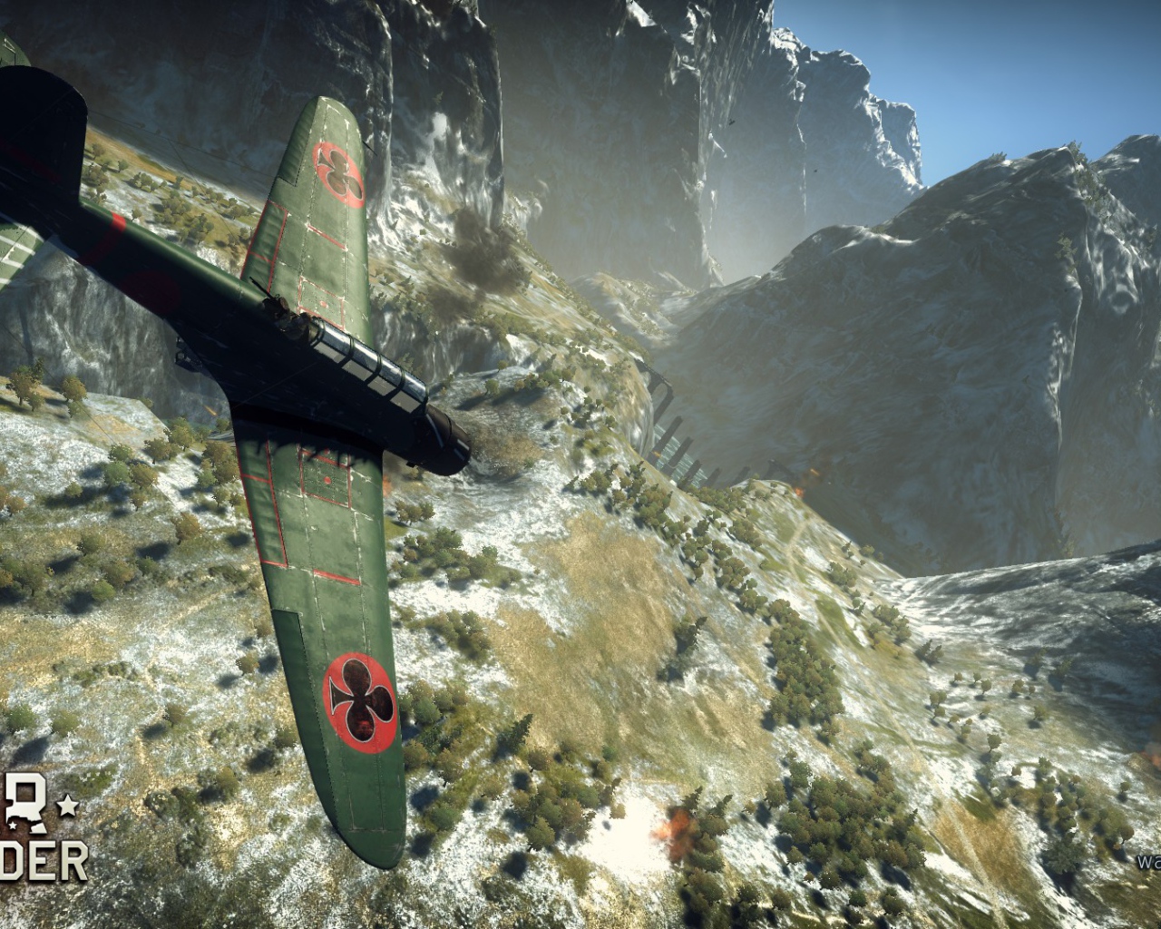 War Thunder военный самолет в горах