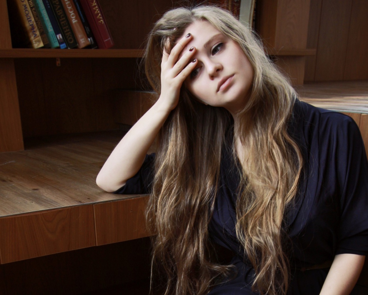 Блондинка устала