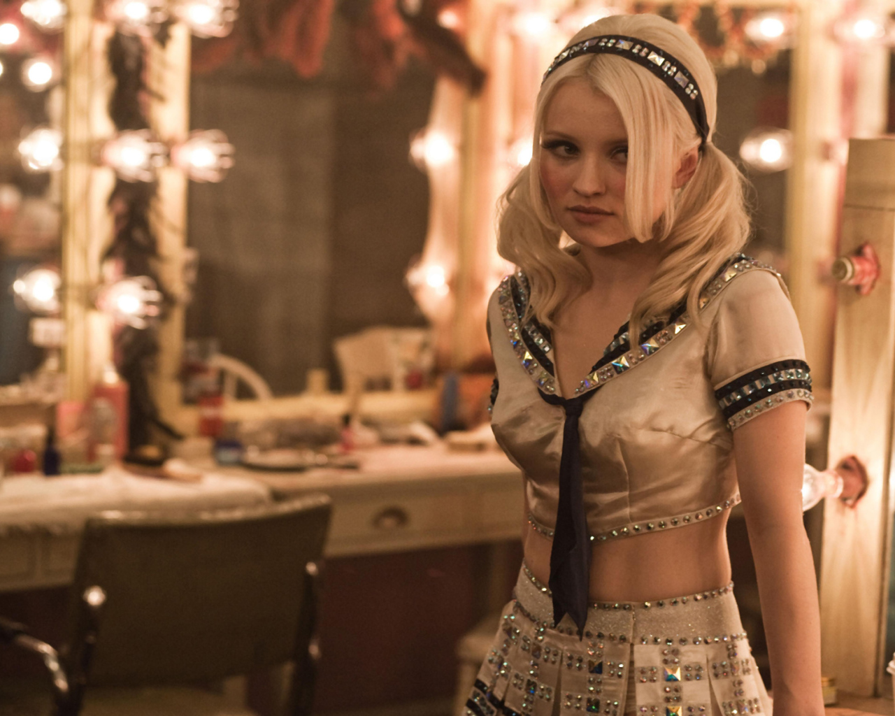 Девушка в коричневом тоне