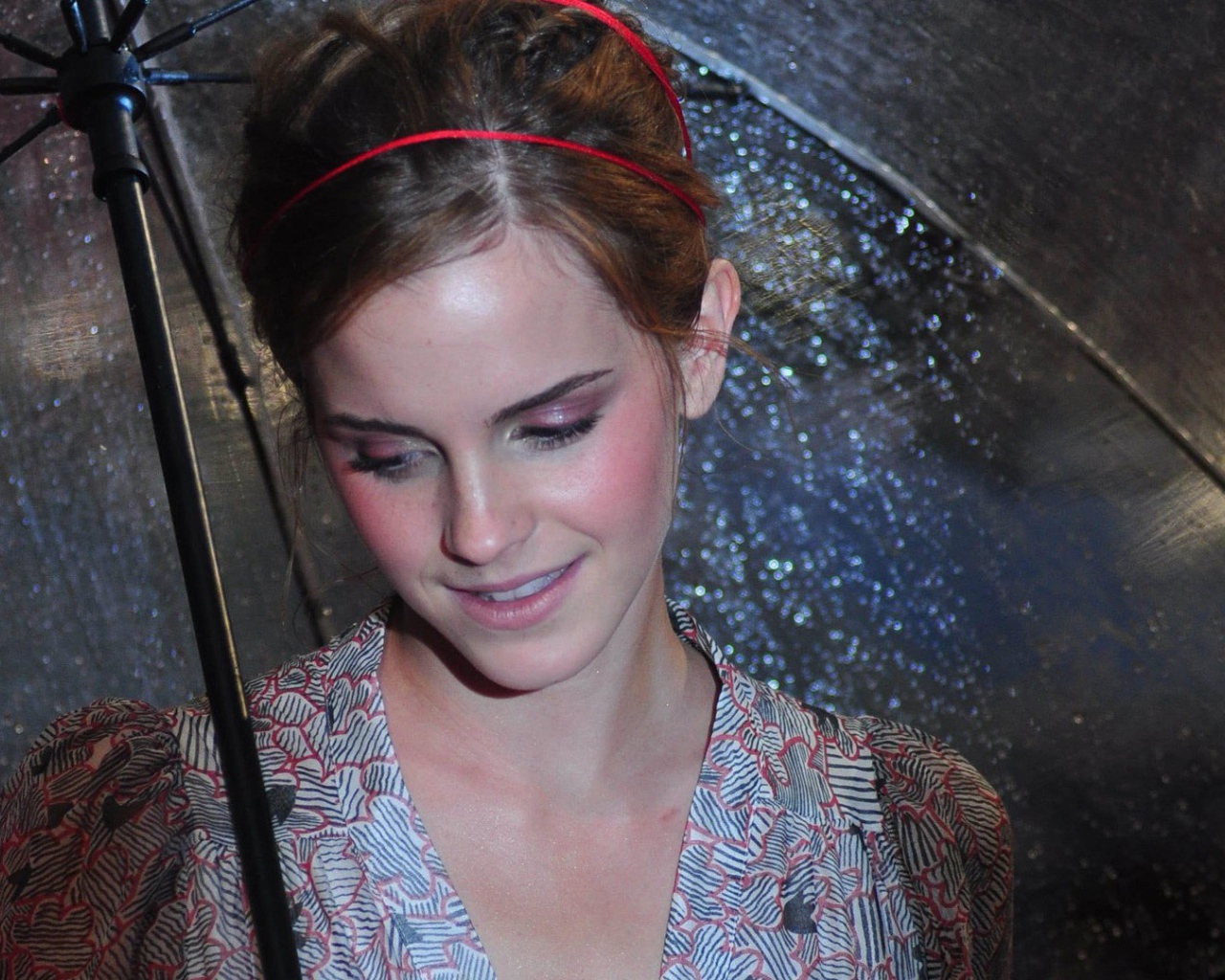 Девушка под зонтом