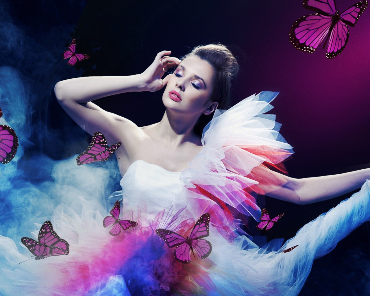 Девушка с бабочками