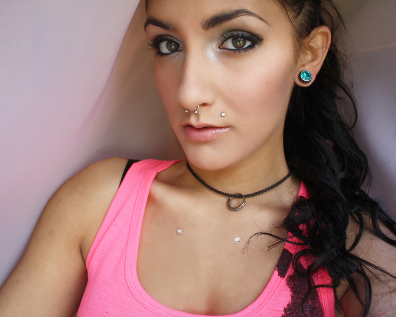 Грейси в пирсинге