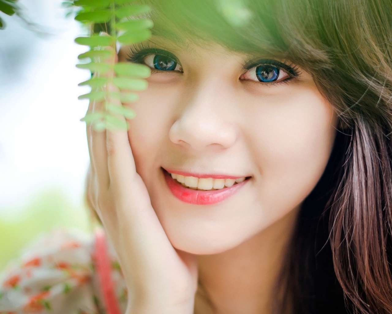 Радость в глазах девушки