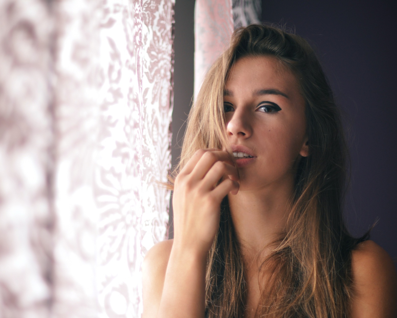 Юлия с распущенными волосами