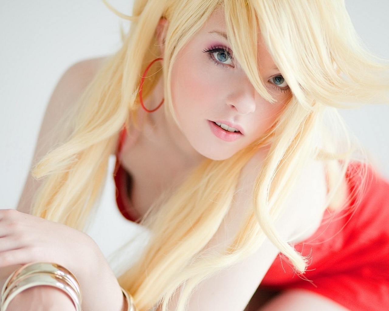 Приятная блондинка