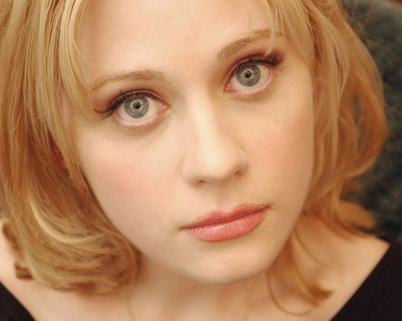 Зоя с серыми глазами