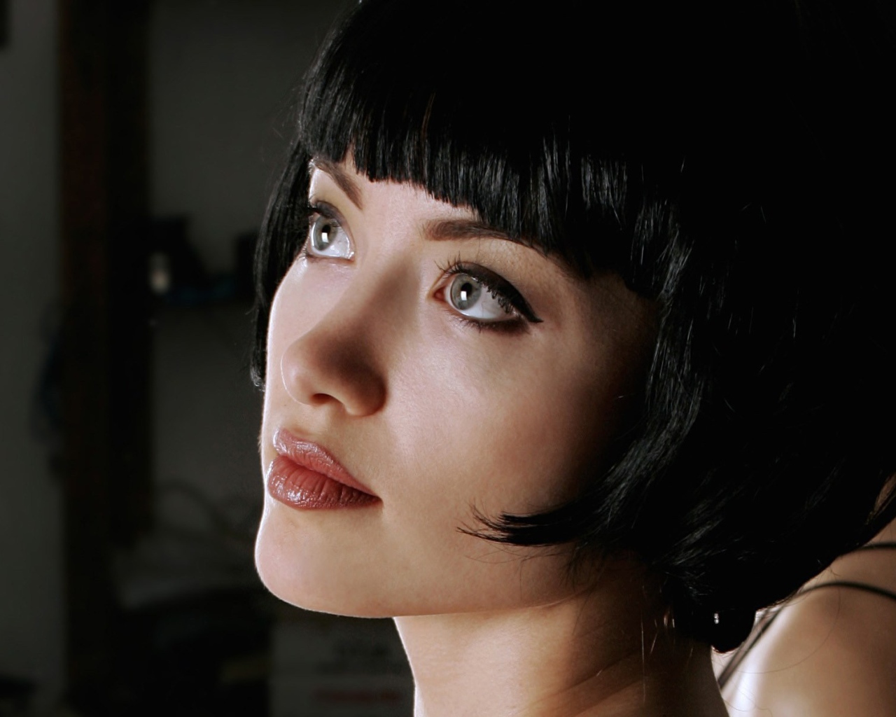 Мечтающая девушка