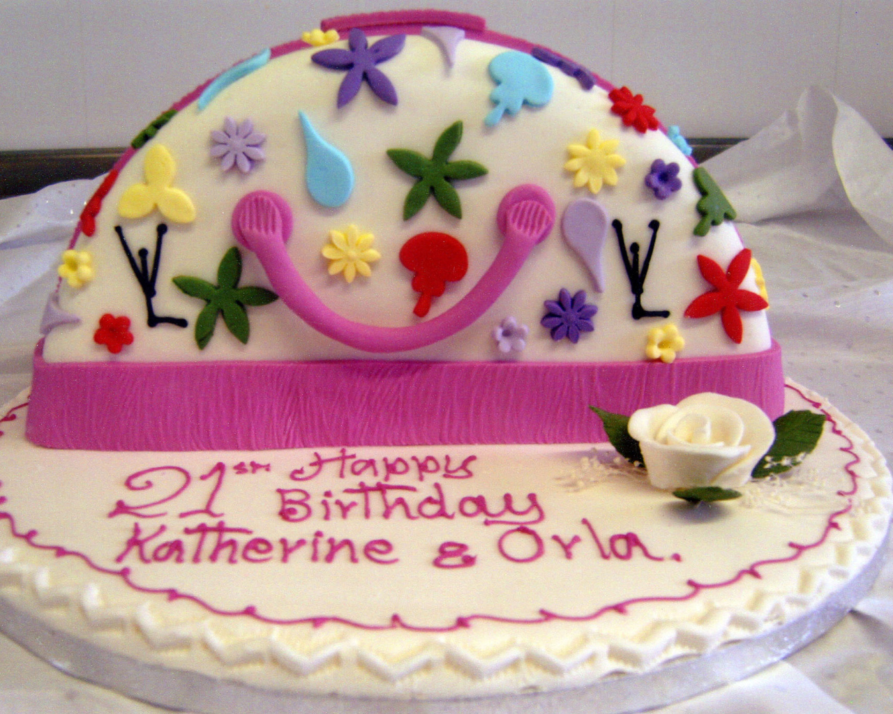 Красивый торт ко дню рождения