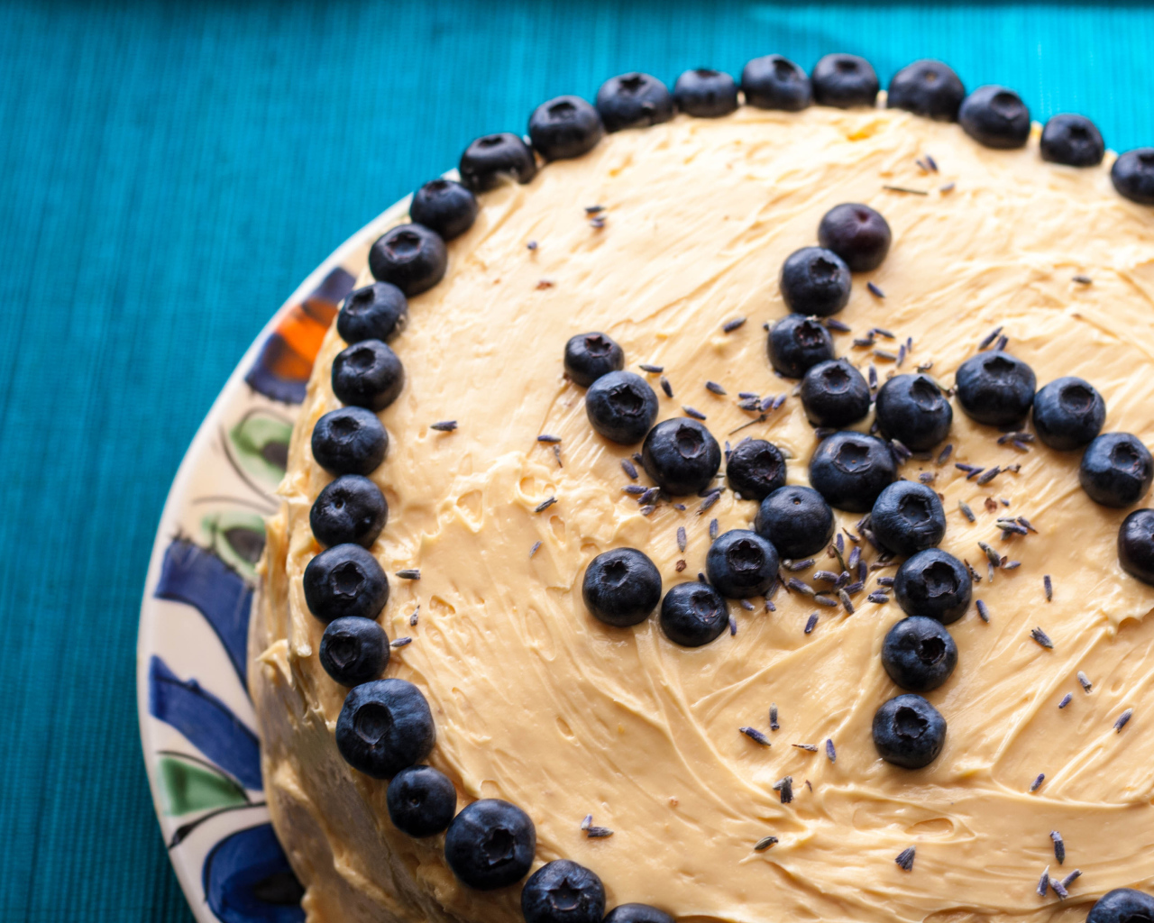 Торт с черникой на день рождения