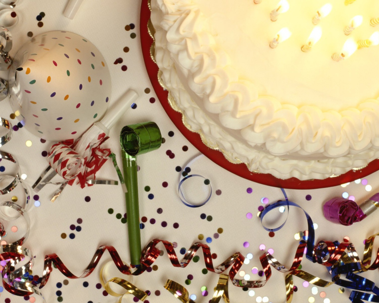 Торт и дудки на день рождения